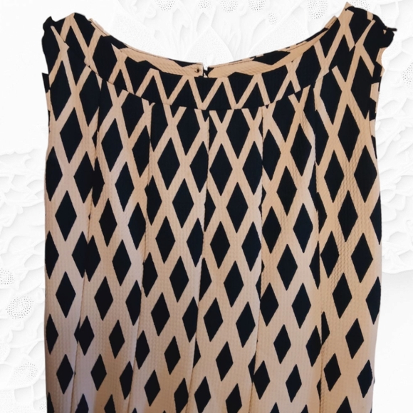 Haani Petite Sleeveless‎ Tan And Black Geometric Design Midi Dress - Picture 2 of 5